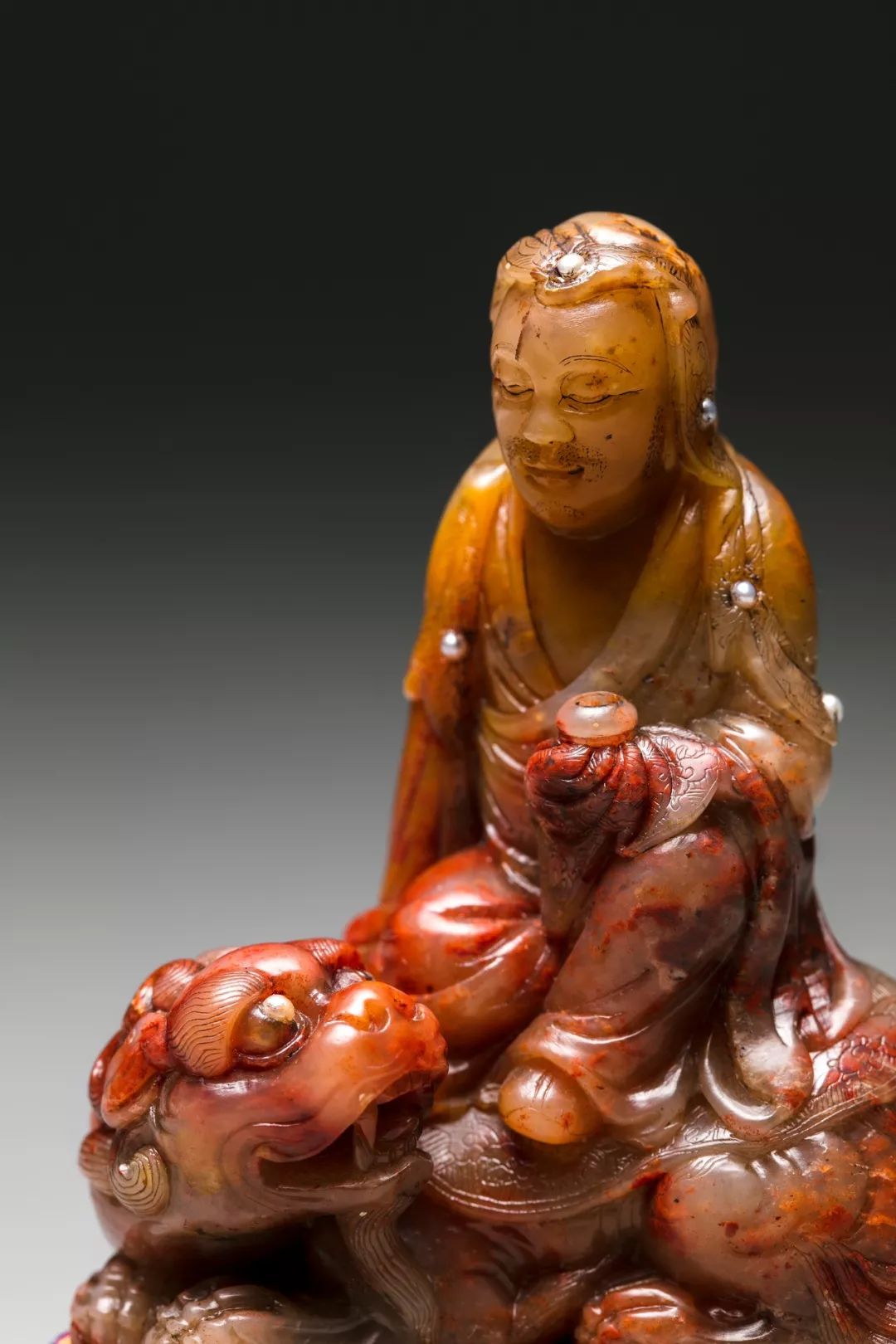 2cm,高6.5cm,重82g寿山石雕刻而成,石质温润细腻.