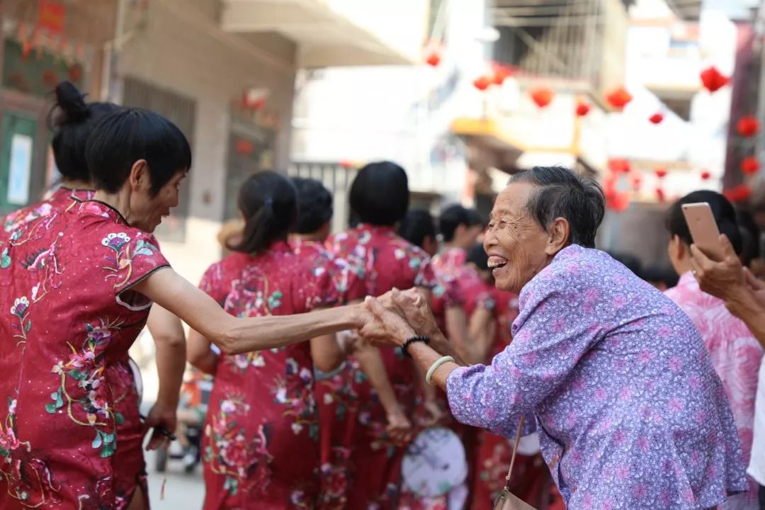 斗门这条村600多名出嫁女集体回娘家,火遍了朋友圈!_马山村