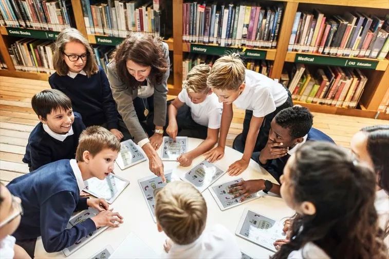 当今社会,子女教育一直是父母最关心的事情,美国教育家杜威曾经说过:"