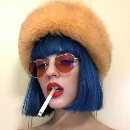 头像对一个人用心过头只会加速他对你的厌倦