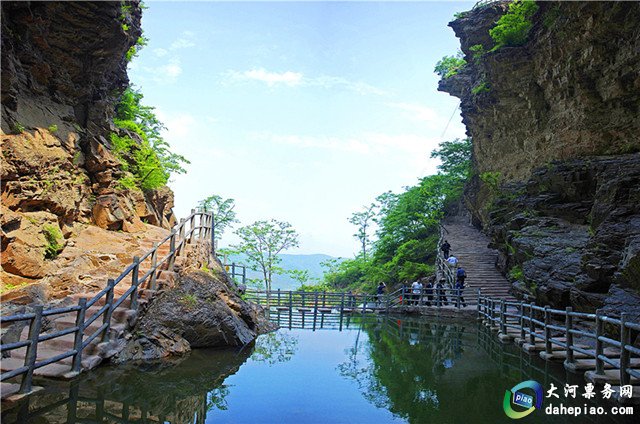 平頂山舞鋼燈臺架景區——一座以海底沉積遺蹟和峽谷為主的自然景觀