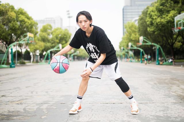 3,艾林林艾林林是国内最具人气和实力的女街球手.