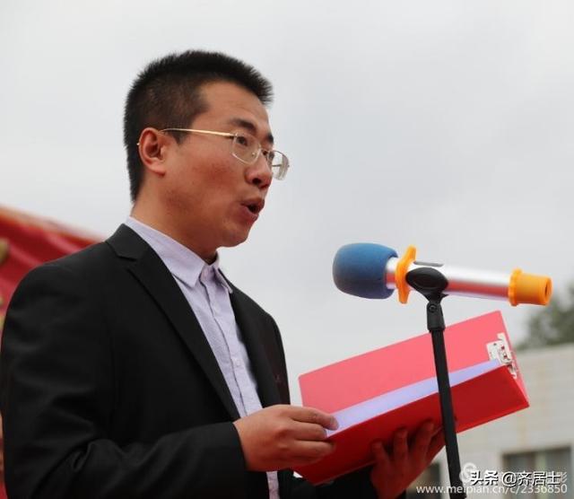 县政府副县长范军讲话.观看演出.参观博源民俗刺绣文化产业基地.