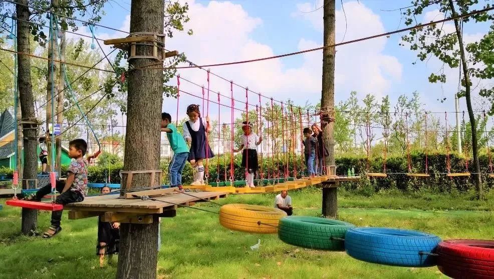 人气十足,尽享丰富体验真人cs,儿童娱乐等项目卡丁车,划船,林下拓展