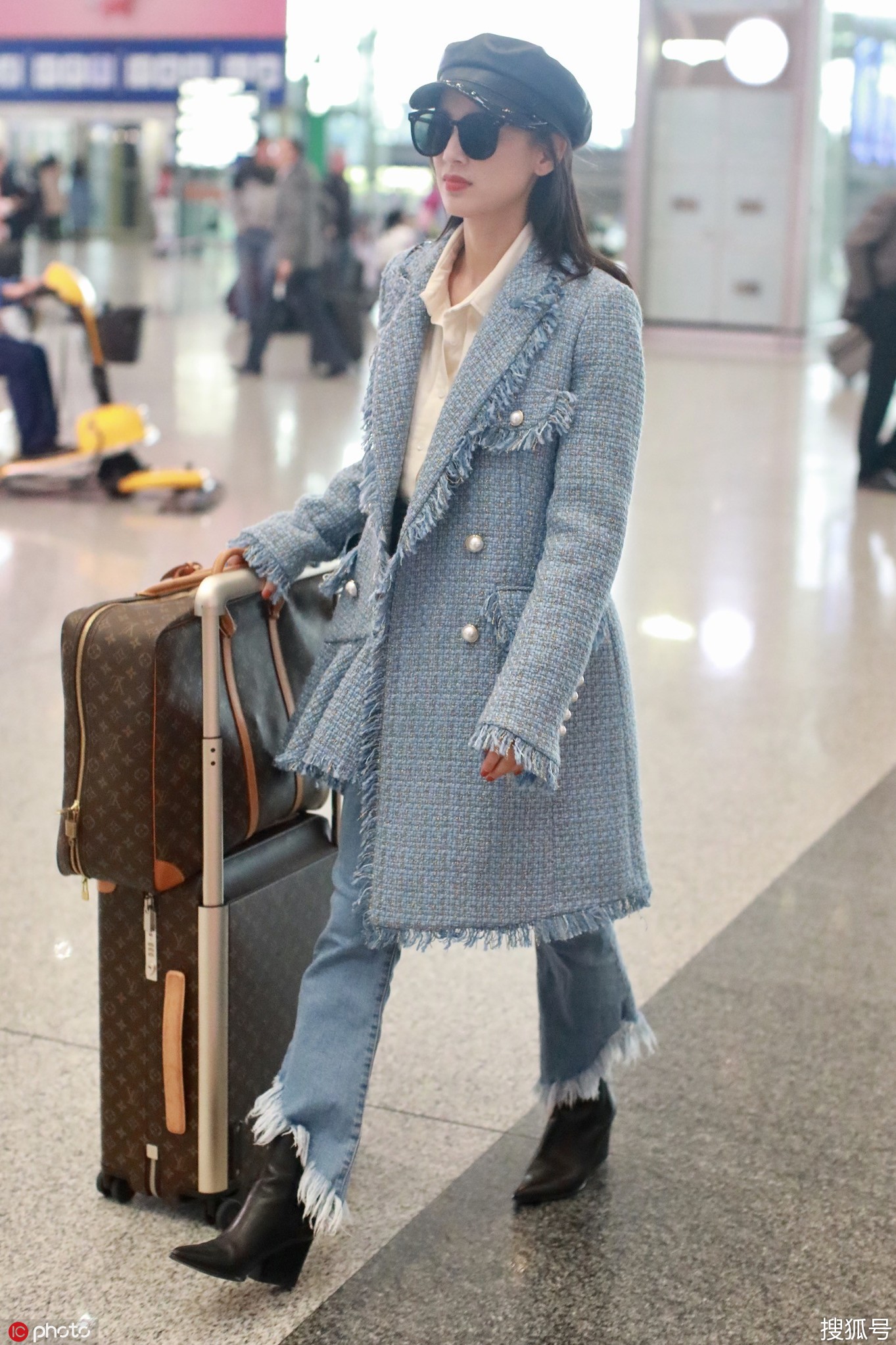 这次黄圣依终于穿对了 爱马仕稀有皮包包太吸睛