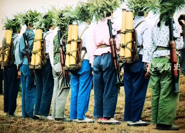 原创70年代日本人走进中国军营感叹威武之师训练场上的标语依然有效