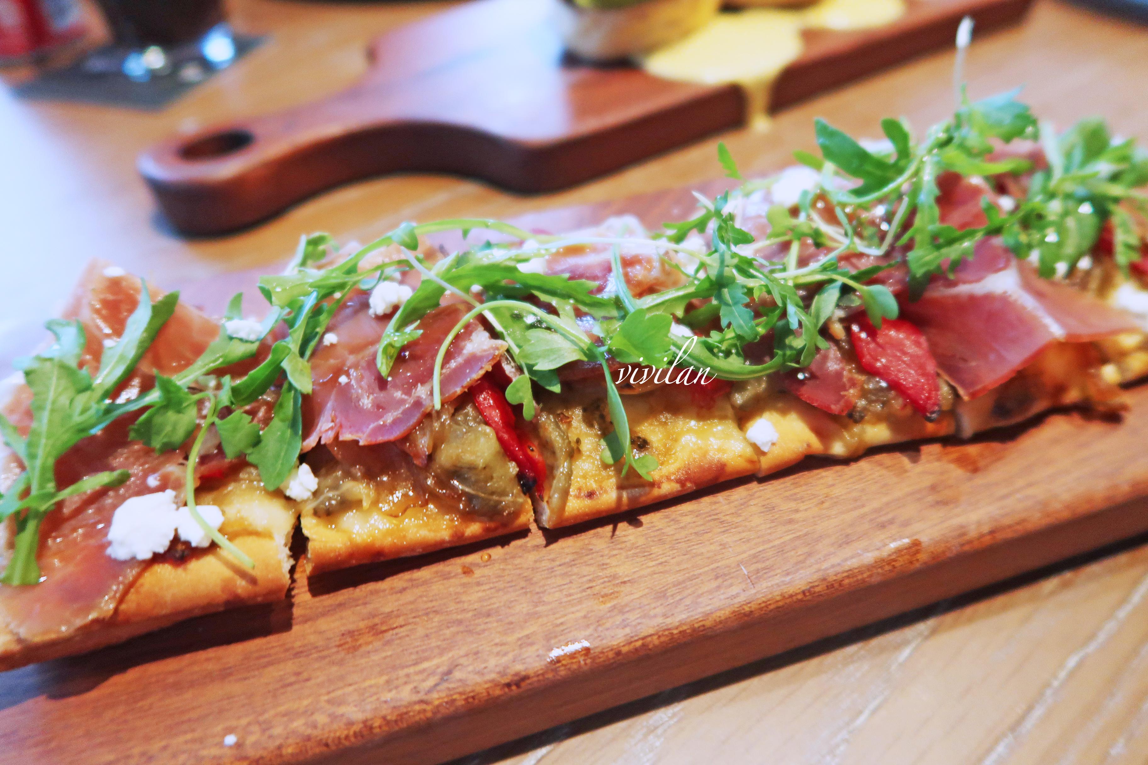 "我们致力于酿造精酿精品和提供高品质西式美食",鲜啤吧作为国贸区域