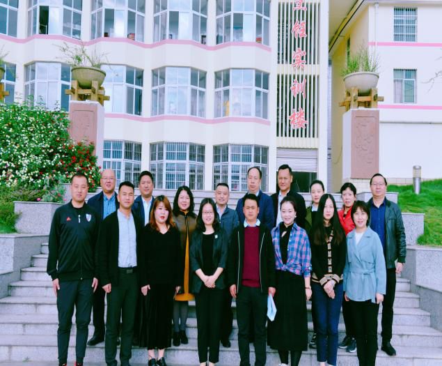 千里送培教育者的初心与使命清华教育基地金艳名校长工作室赴凉山州
