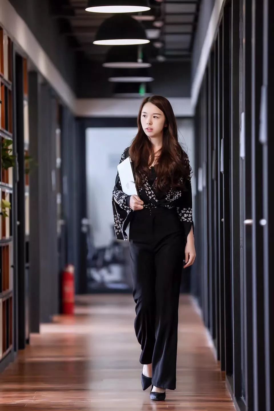 90后美女ceo你凭什么在该努力的年纪选择安逸