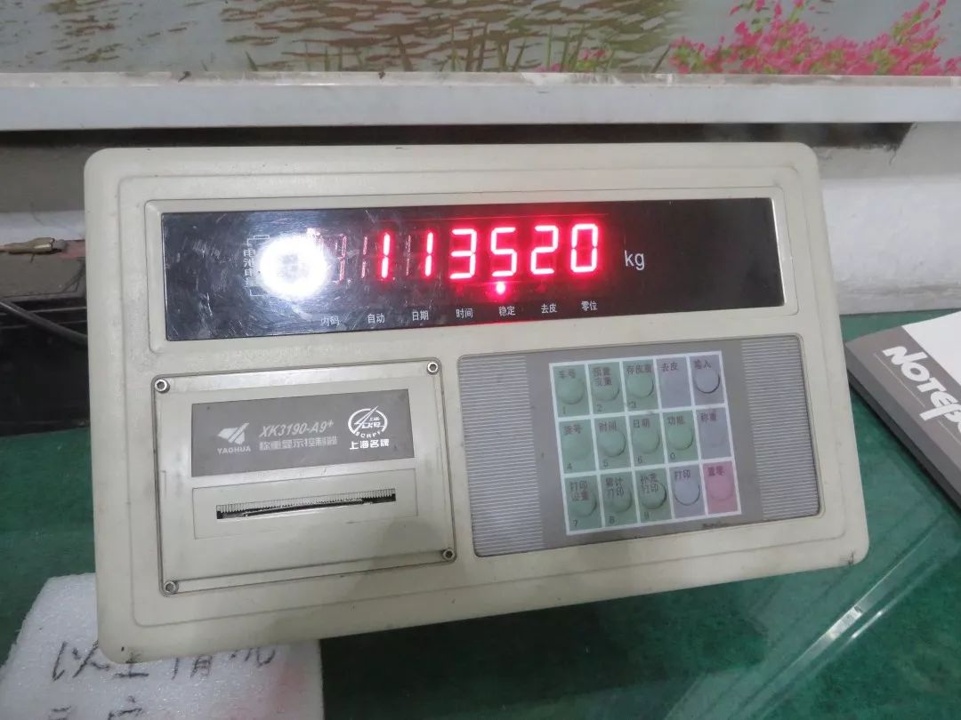 超限车过磅称重 确认违法事实此外,本次专项行动注重动静结合模式,善