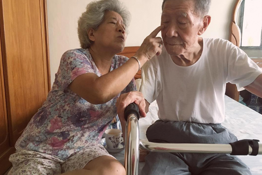 直击中国最感动人心的夫妻告诉你什么叫执子之手与子偕老