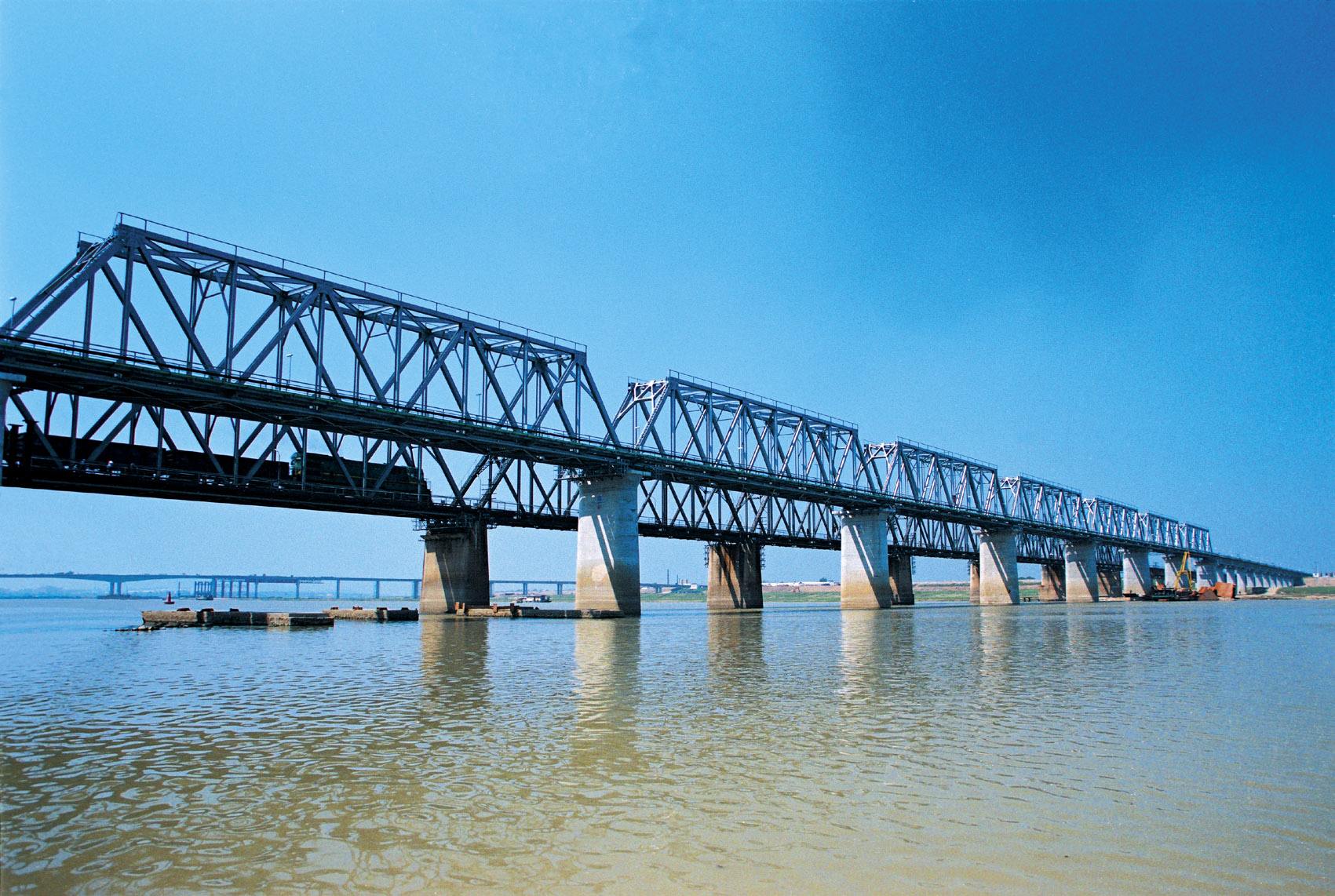 在蚌埠市至今流传一句传说,蚌埠市是火车拉来的城市,因为津浦铁路得以