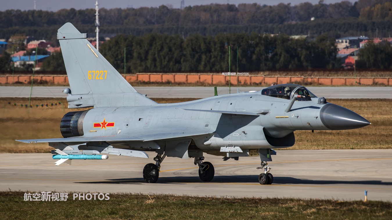 原创歼10b野兽模式初露峥嵘80挂点突出对地有颜值却偏要靠实力