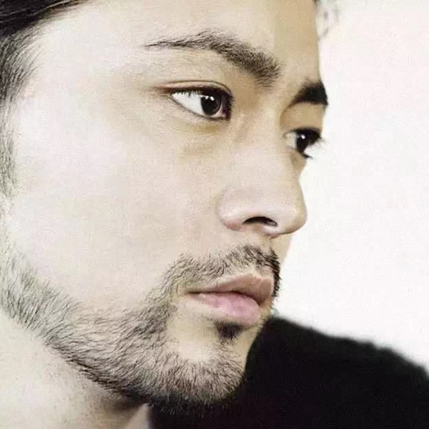 山田孝之:热衷于放飞自我的孤独患者.