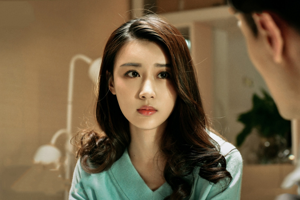 玄门大师的小玉95后中戏小花海棠经雨胭脂透饰龙莫婳