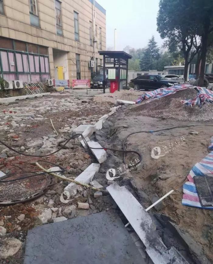 溧阳天目湖一男婴被遗弃金谷广场小区改造道路一夜之间被人破坏溧阳这