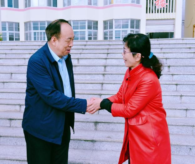 千里送培教育者的初心与使命清华教育基地金艳名校长工作室赴凉山州