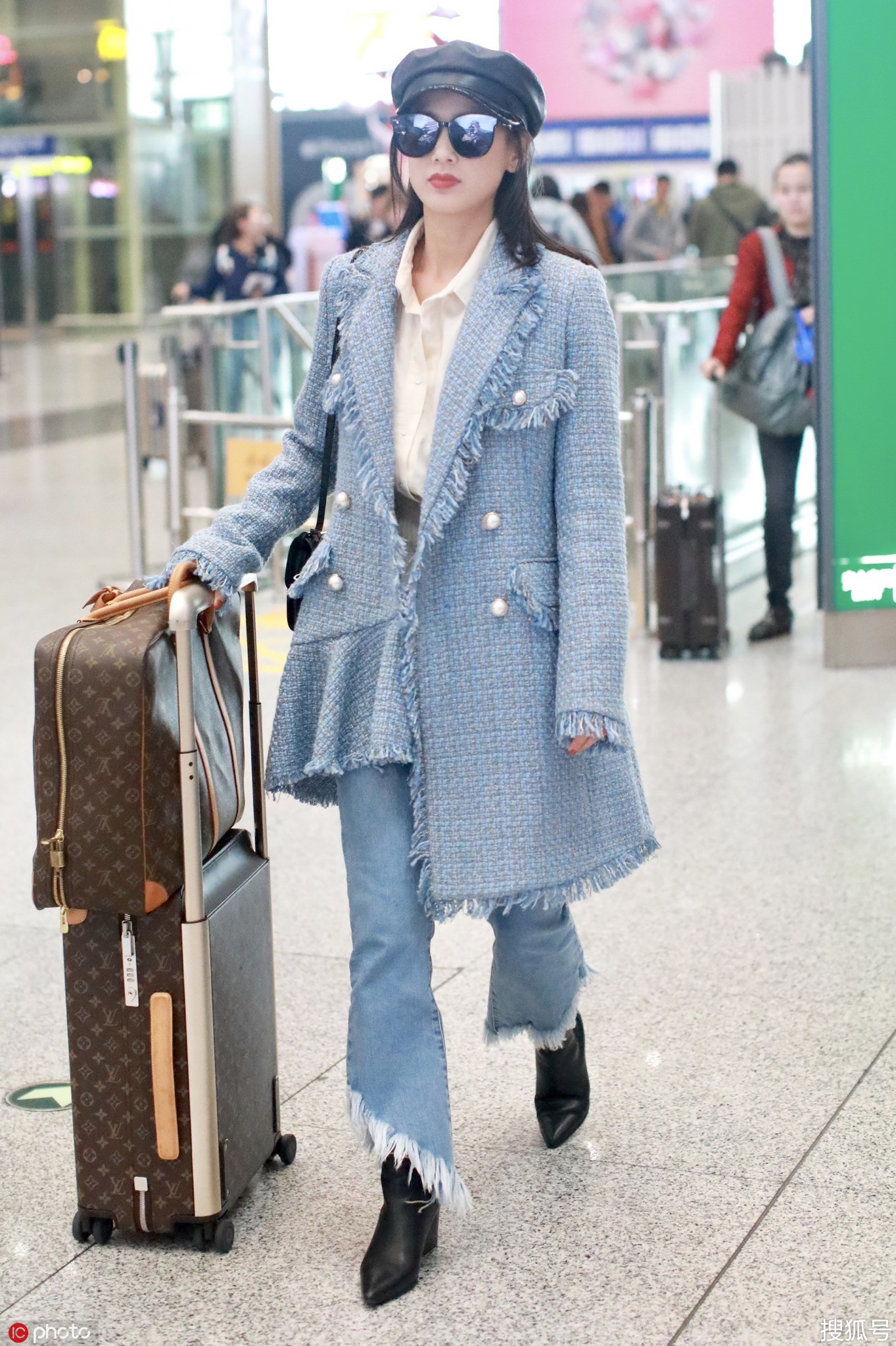 这次黄圣依终于穿对了 爱马仕稀有皮包包太吸睛