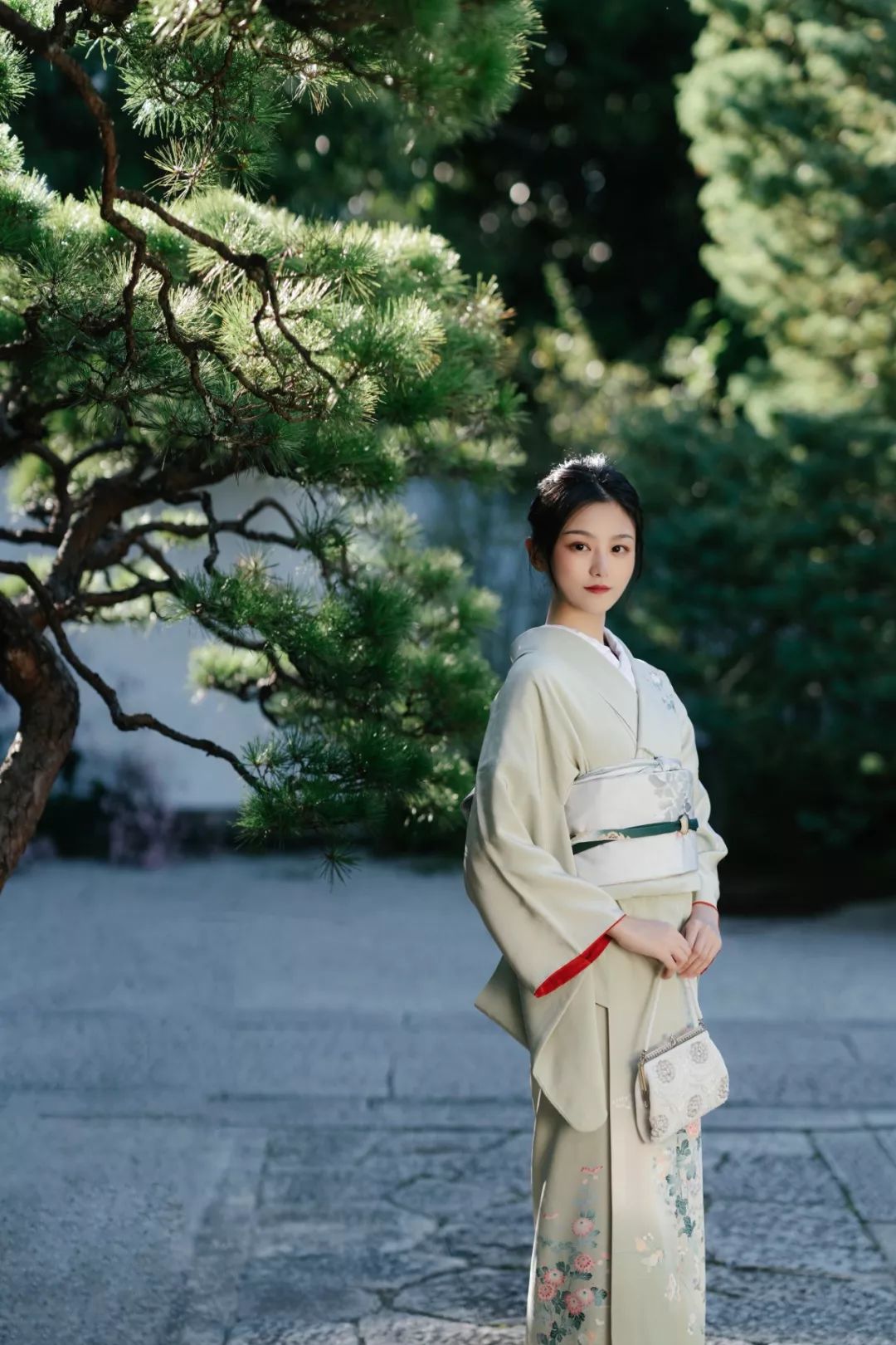 穿和服 梳头发将近花了1小时,然后我们便打车去了天授庵.