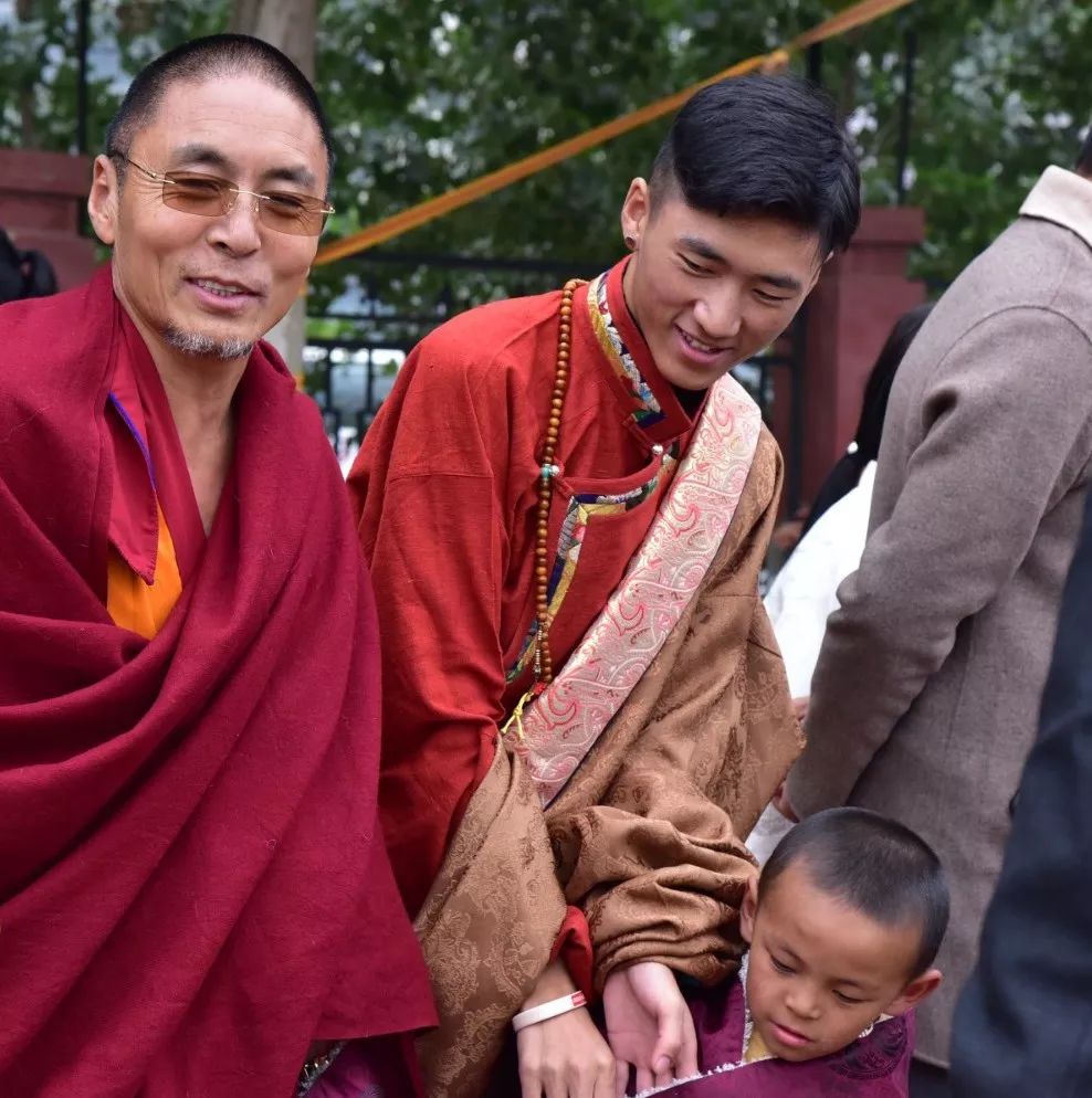 独秀——燕郊剑桥学校6周年庆典暨玉树地震孤儿捐款活动隆重举行