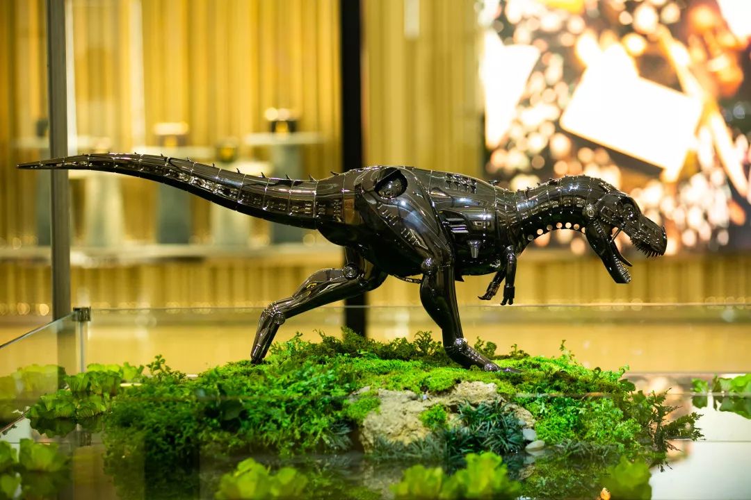 空山基amkk艺术展打卡我被11米长的机械霸王龙震惊了