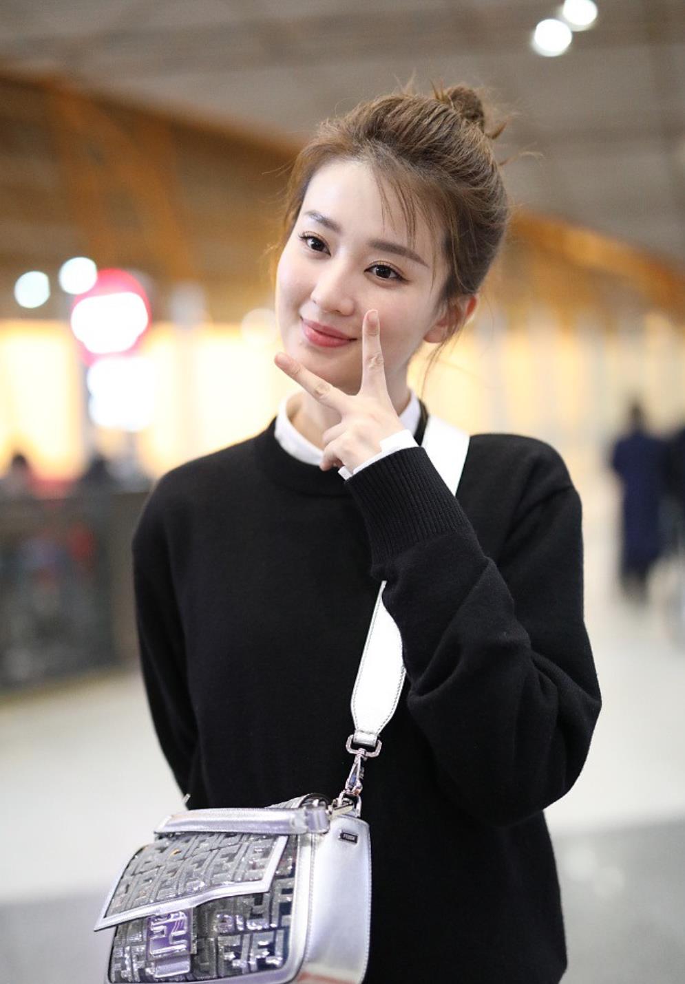 1/ 12 2019年10月22日,北京,乔欣现身机场.