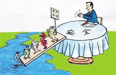 《中华人民共和国渔业法》第三十条:禁止使用炸鱼,毒鱼,电鱼等破坏