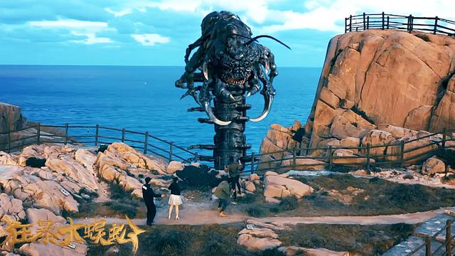 孤岛异形 亡命追击巨型大蜈蚣惊现海边孤岛,并对人类