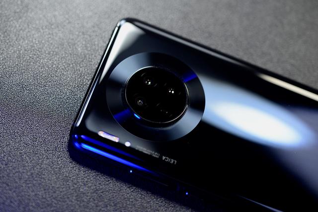 原创素皮还是黑色不是问题华为mate305g的灵魂是那颗5gsoc