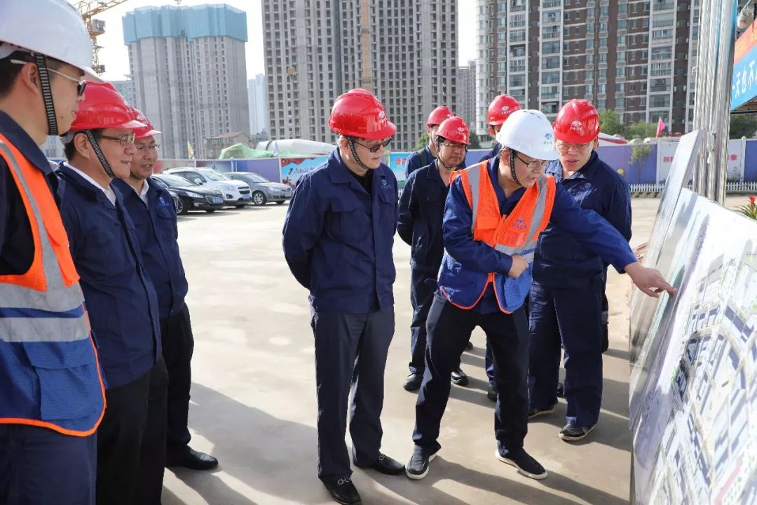 在9月24日上午,中冶武勘党委书记,董事长岳文彦赴归元寺项目部开展"不