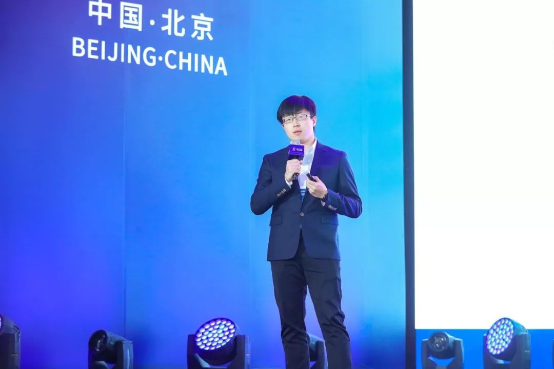 武彬硕士毕业于清华大学计算机系人工智能实验室,曾在阿里巴巴fashion