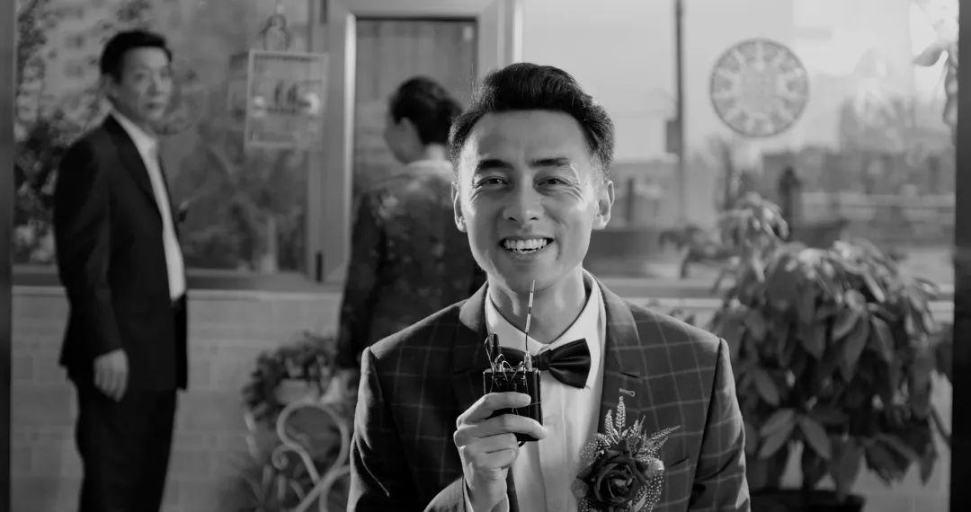 得了最佳导演奖就能逃脱三姑六婆相亲的魔爪吗