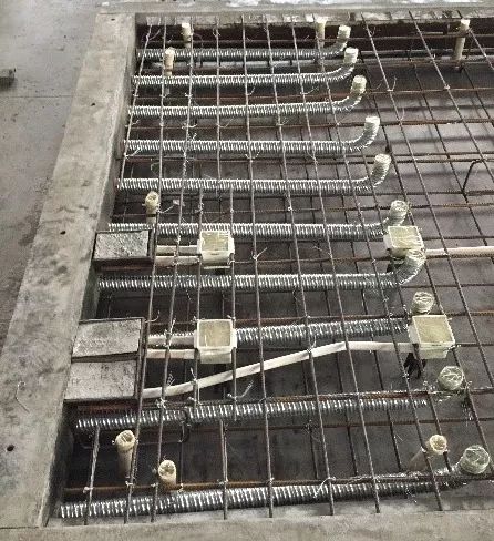 单排钢筋浆锚搭接连接●金属波纹管由于管径较大,现场灌浆操作方便