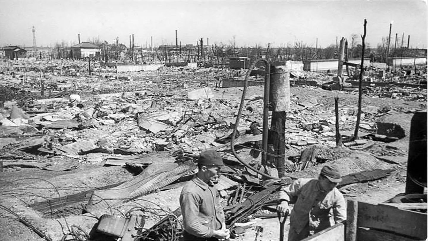 二战美军焚烧日本东京一夜过去没几个活物