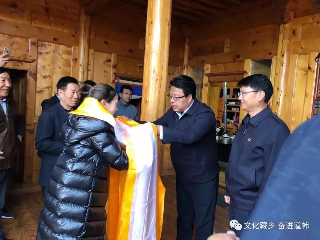 循化儿女凯旋县领导慰问载誉归来的运动员李毛措