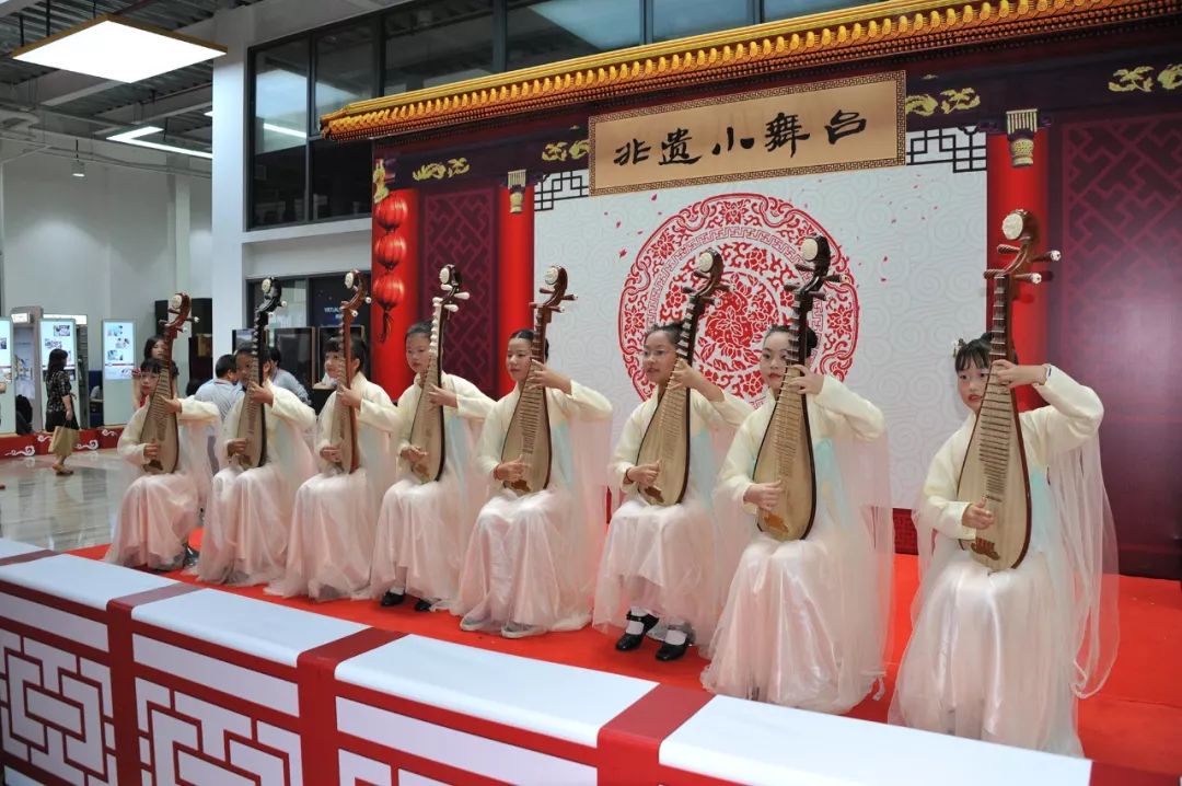 上海市北蔡中学非遗项目:浦东说书"河塘里厢种莲藕,养鸡养鸭养奶牛