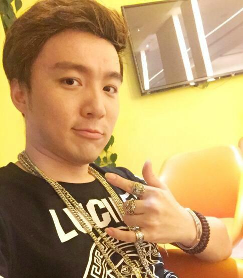 8岁爆红,因敬业14岁秃顶缝300针,他几度想复出却频吃闭门羹_孟智超