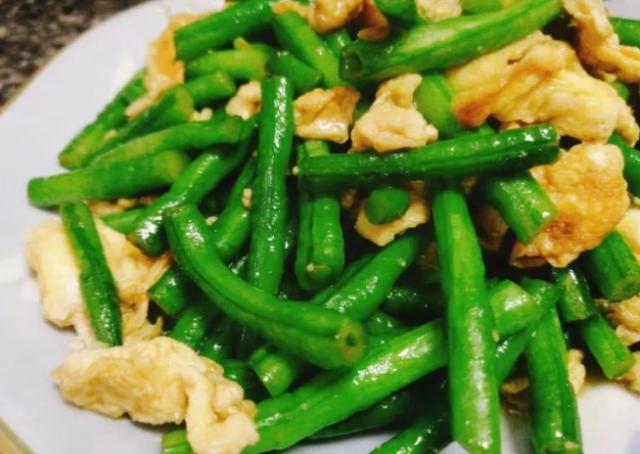 原创大叔家的家常菜:长豆角炒鸡蛋,软嫩带甜,简单易做,家人喜欢!