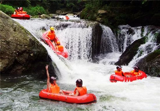 黄桑漂流(刘玉松 摄)近年来,绥宁坚持"旅游带动"发展战略,积极引入