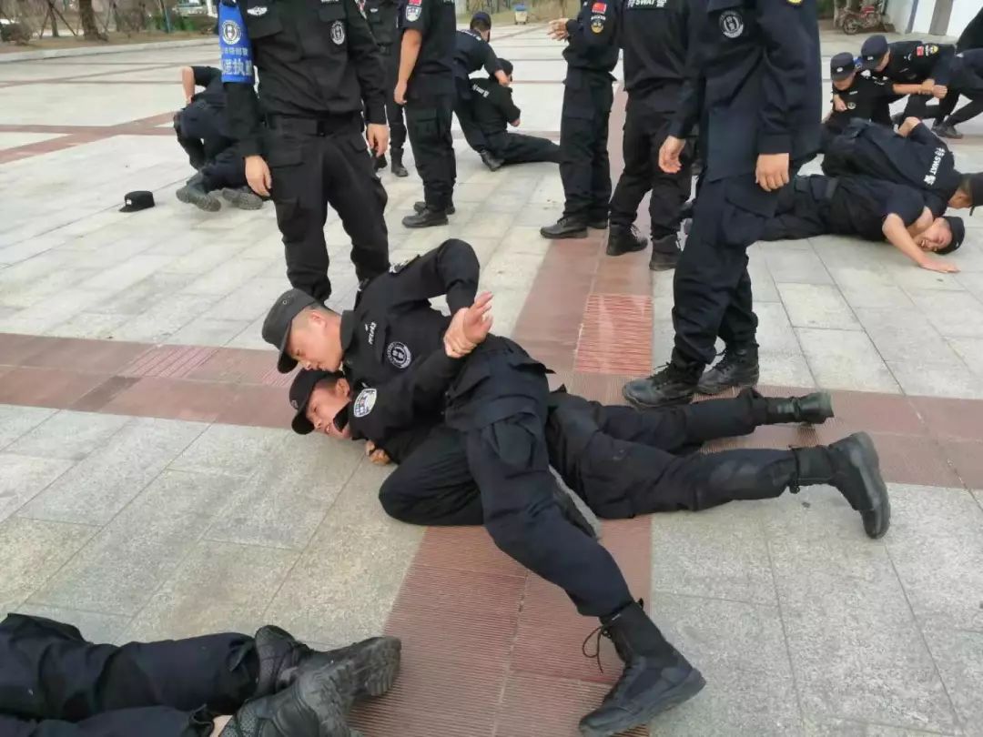 彭泽县公安局特巡警大队开展防暴处突演练