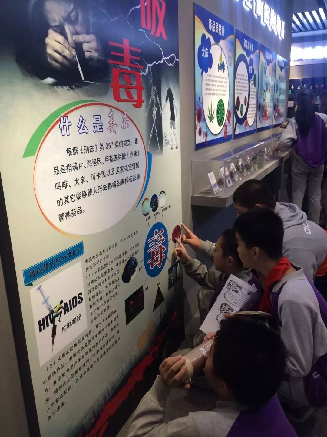 根据《刑法》第357条规定毒品是指鸦片海洛因冰毒吗啡大麻