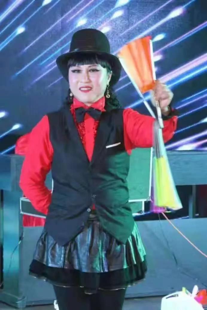 美女魔术师:许阿三绝技达人:万政成苗族青年歌手:龙明清首届爱心义工
