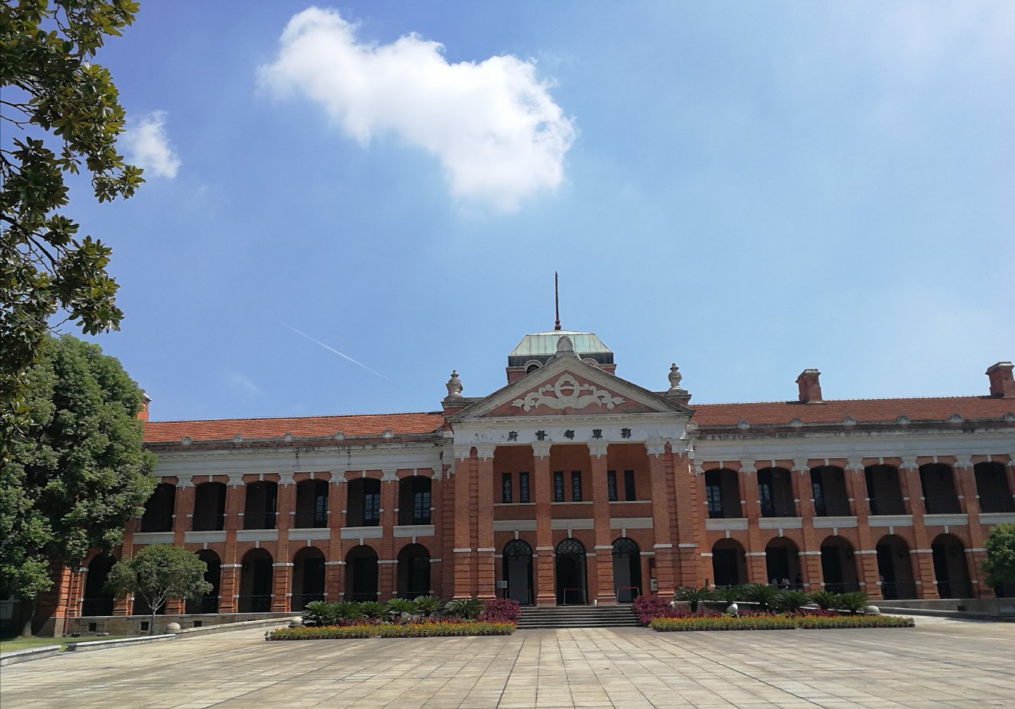 总督瑞澂逃跑后没有多久,10月11日天亮后,起义军就完成了对武昌城的