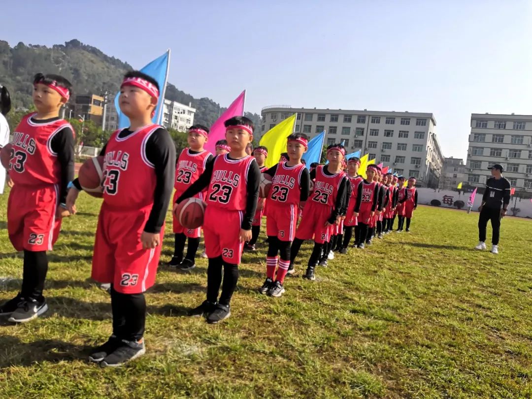 动感篮球操秀二小活力体育风采水头二小篮球操参加平阳县第19届中小