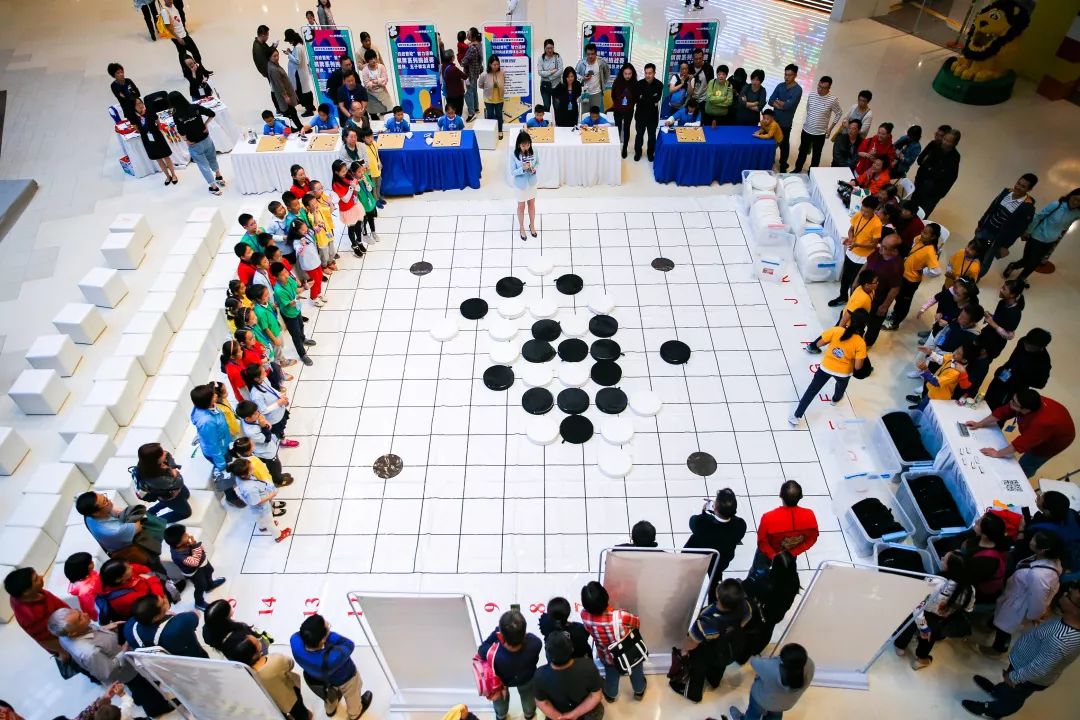 更以融合了趣味性和竞技性于一体的"运动五子棋"的方式进行团体比赛