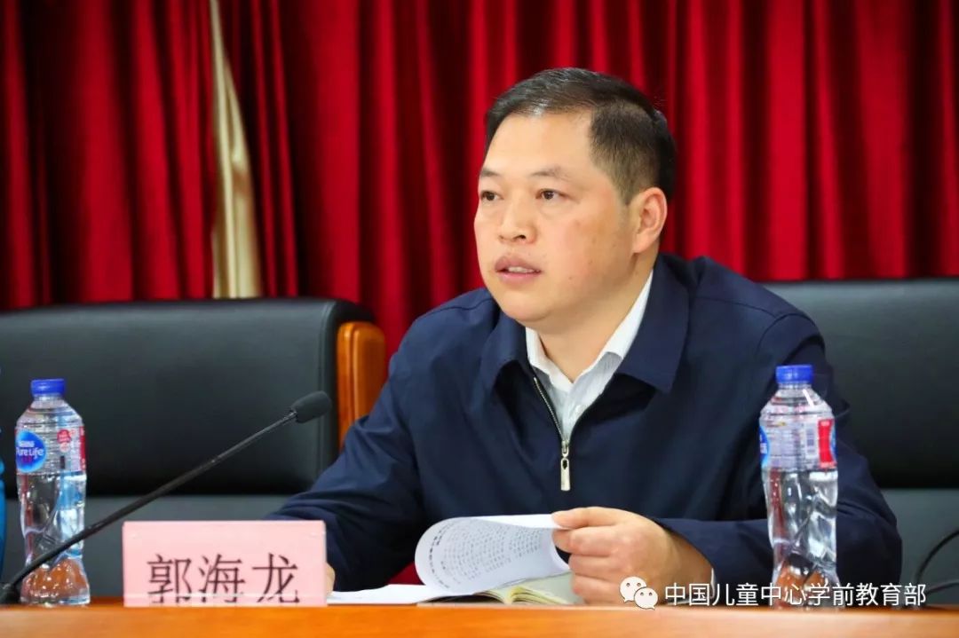 新街口街道办事处主任郭海龙指出,将以"家园共育好儿童"社区实践基地