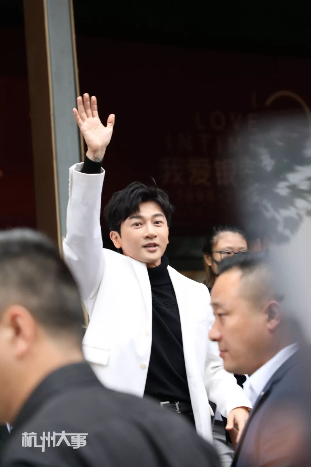 不老男神回忆杀苏有朋现身杭城引得尖叫连连