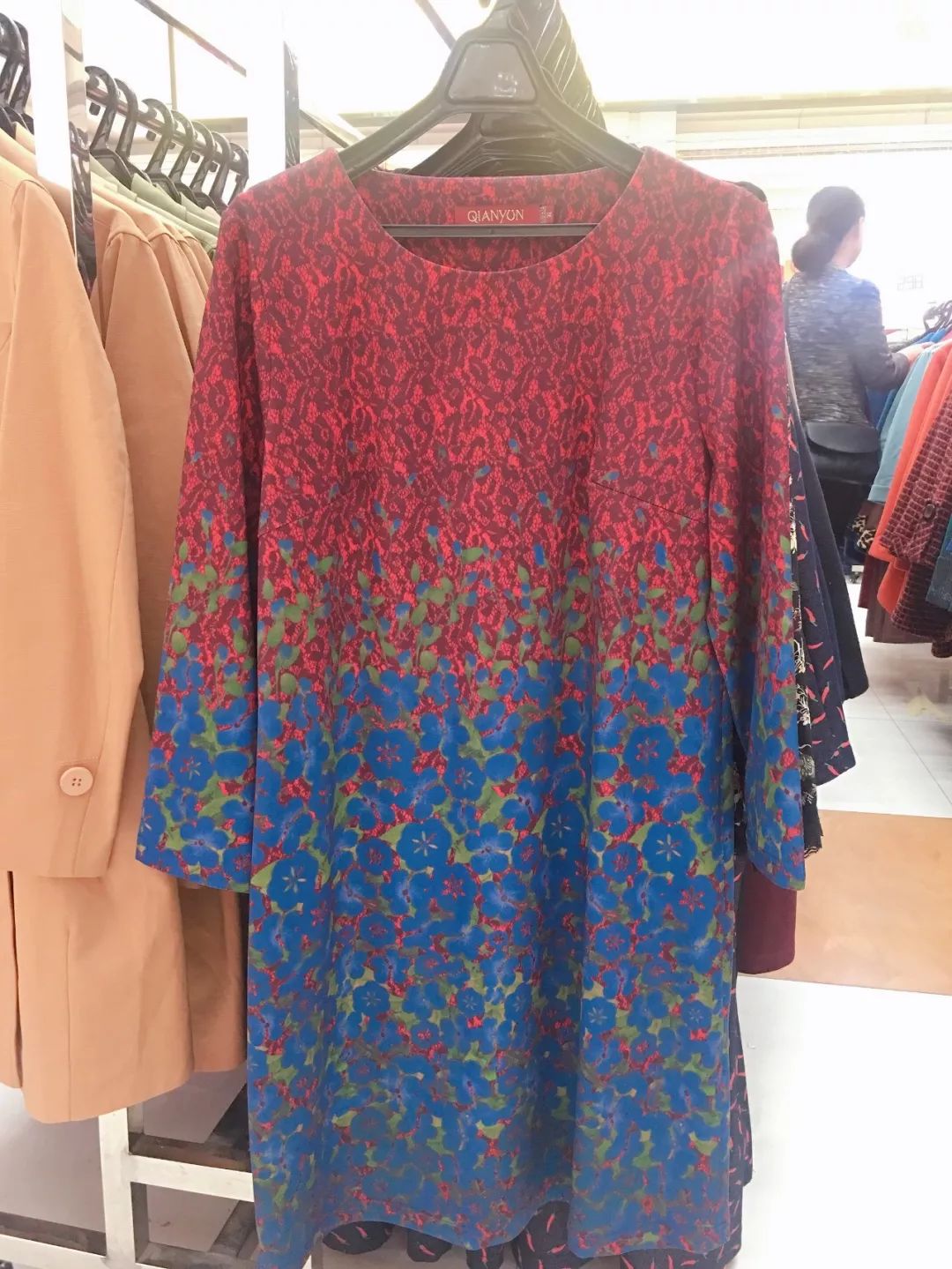 倩云女装特卖全场98元起精选美衣速来抢货