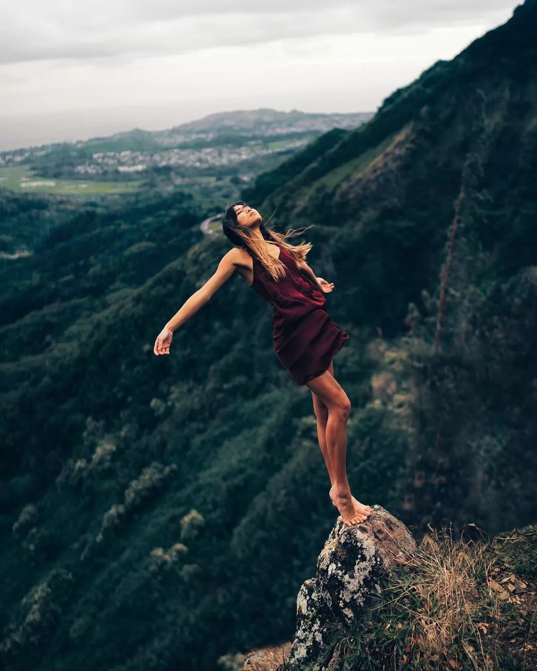 悬浮摄影今天,带大家看一组梦幻般的肖像照等等他拍摄惊人的冒险照片