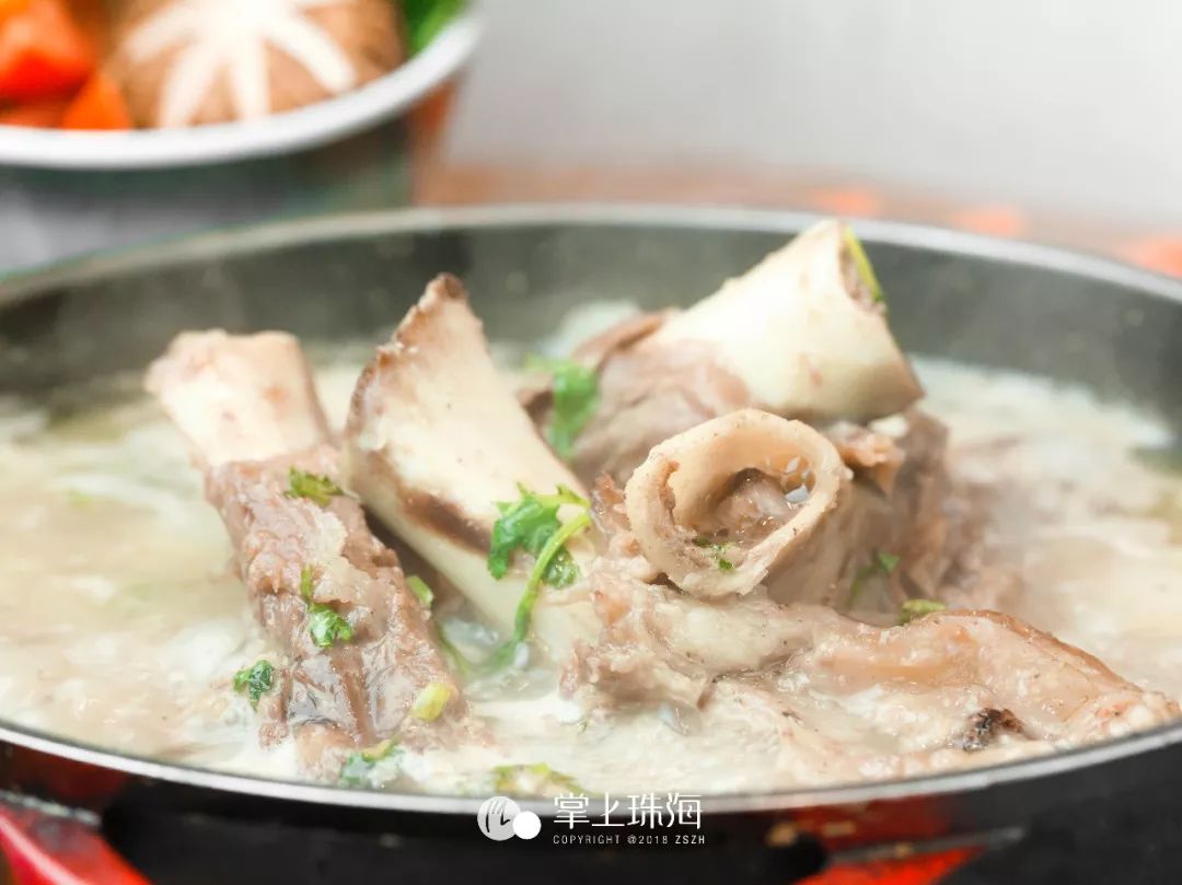 硬核筒骨煲香哭整条街,5.4折啃到饱